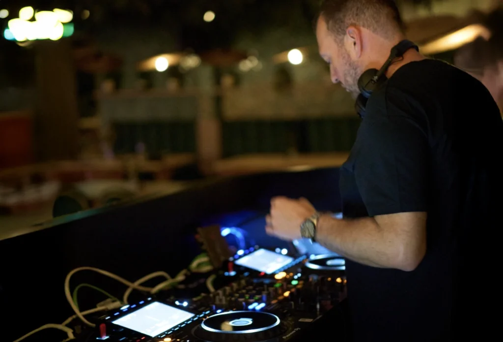 DJ SET